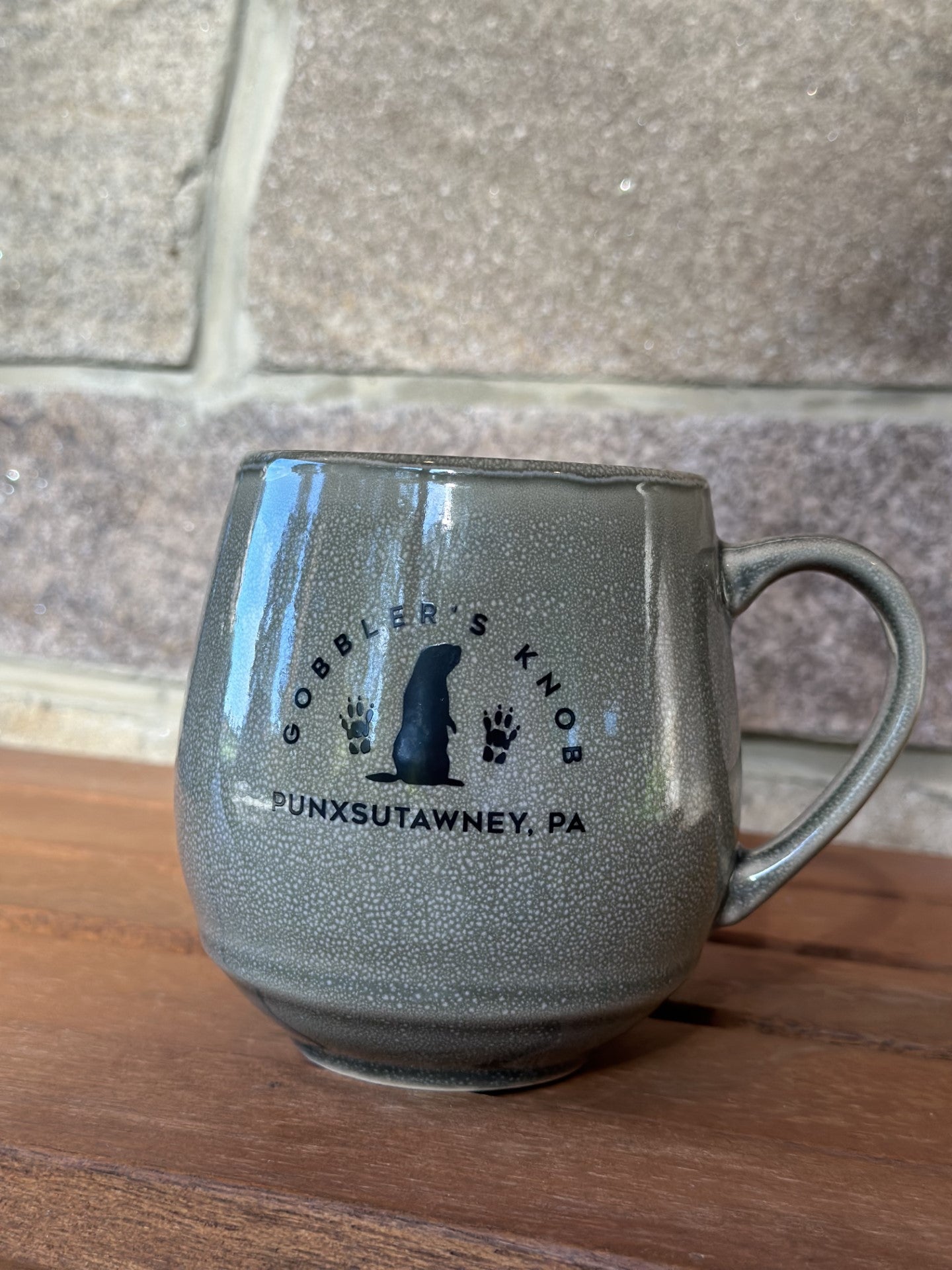 https://shop.groundhog.org/cdn/shop/files/greenpotterymug2_1440x.jpg?v=1695917212